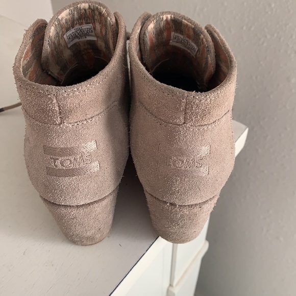 Toms Tan Suede Wedges - Picture 3 of 5